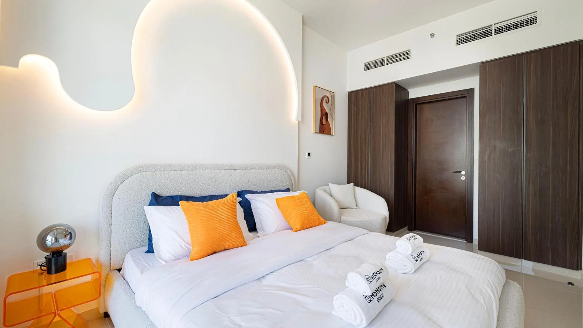 New Designed 2-Br Downtown Dubai Apartment 0*,